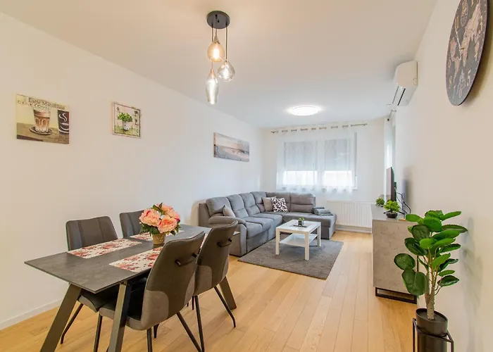 Flexible Selfcheckins 42 - Zagreb - Luxury - Garage Parking - Loggia - Brand New