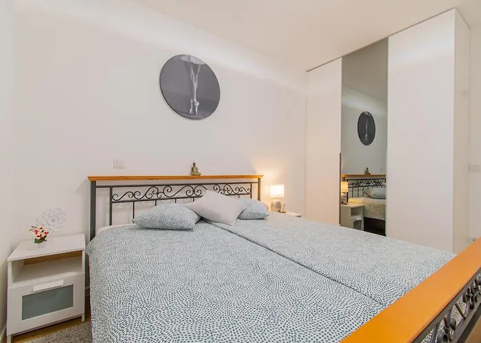 Flexible Selfcheckins 42 - Zagreb - Luxury - Garage Parking - Loggia - Brand New