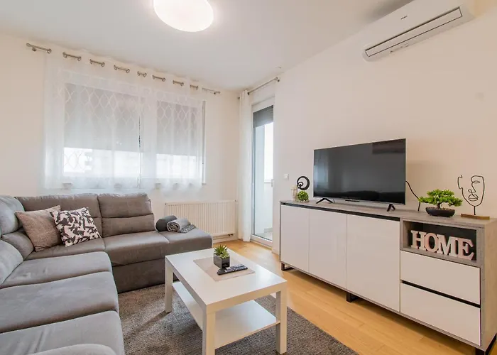 Flexible Selfcheckins 42 - Zagreb - Luxury - Garage Parking - Loggia - Brand New