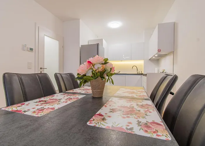 Flexible Selfcheckins 42 - Zagreb - Luxury - Garage Parking - Loggia - Brand New