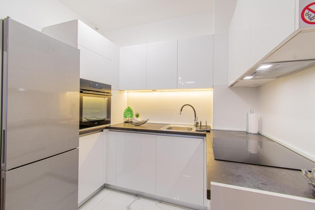 Flexible Selfcheckins 42 - - Luxury - Garage Parking - Loggia - Brand New Apartment *