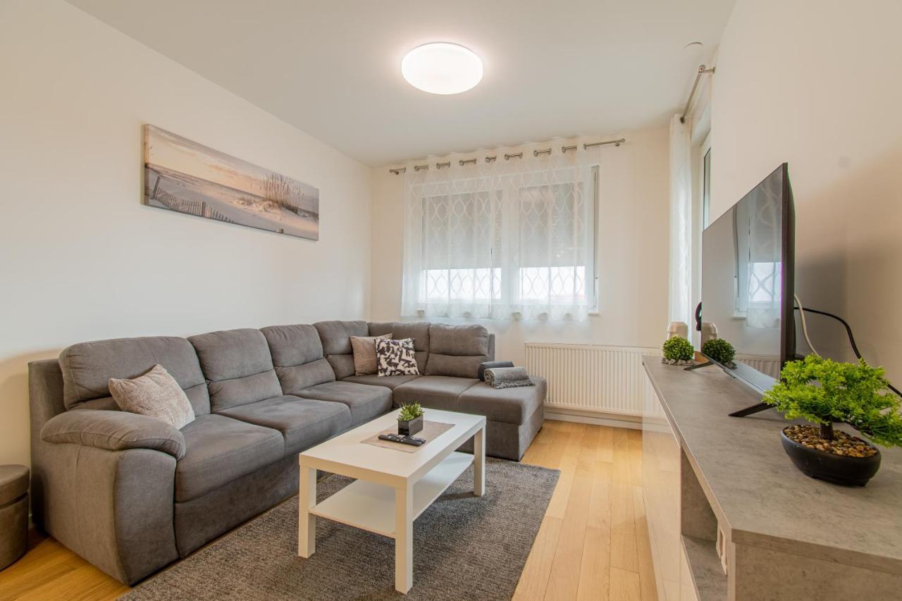 Flexible Selfcheckins 42 - - Luxury - Garage Parking - Loggia - Brand New Zagreb