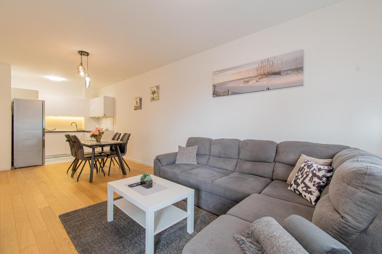 Flexible Selfcheckins 42 - - Luxury - Garage Parking - Loggia - Brand New Apartment *