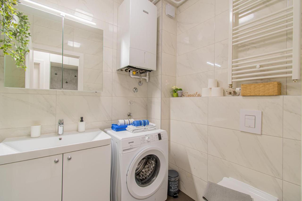 Apartment Flexible Selfcheckins 42 - - Luxury - Garage Parking - Loggia - Brand New