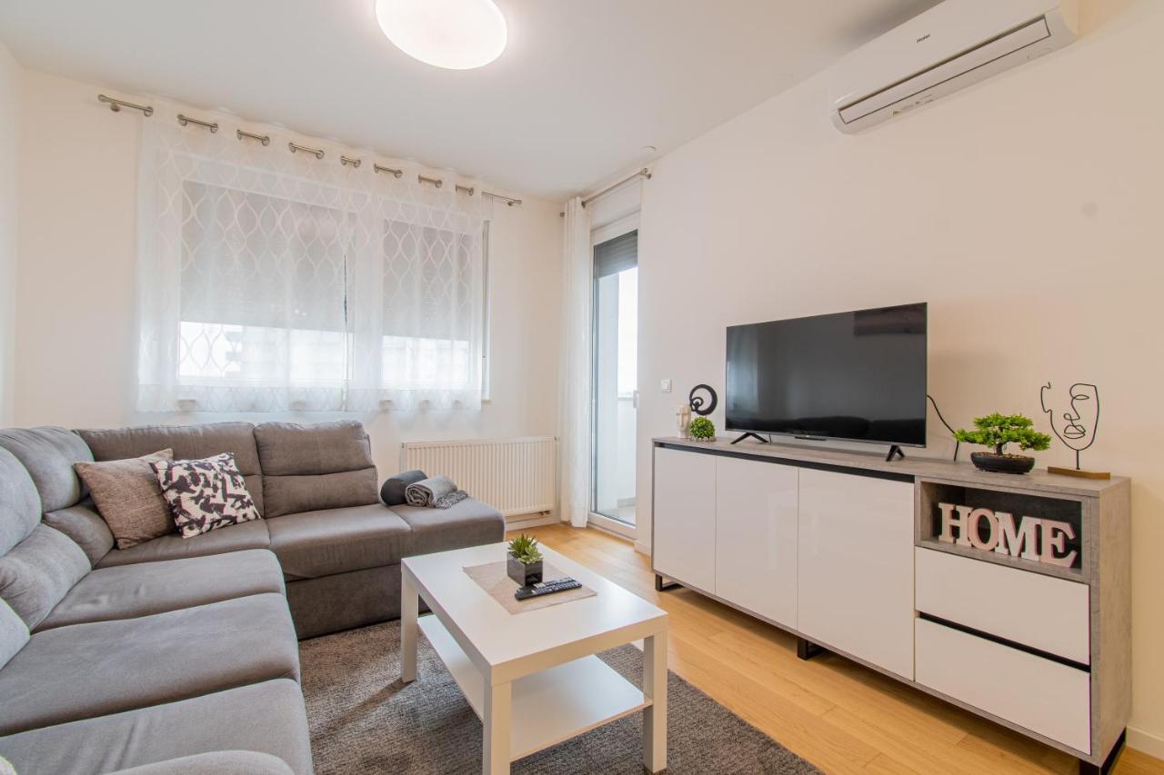 Flexible Selfcheckins 42 - - Luxury - Garage Parking - Loggia - Brand New Zagreb