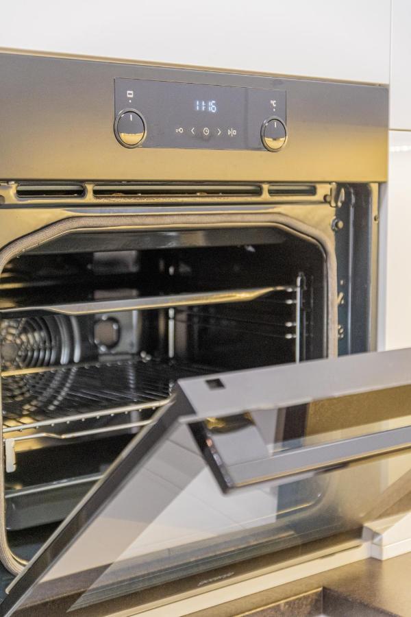 Flexible Selfcheckins 42 - - Luxury - Garage Parking - Loggia - Brand New Apartment Zagreb