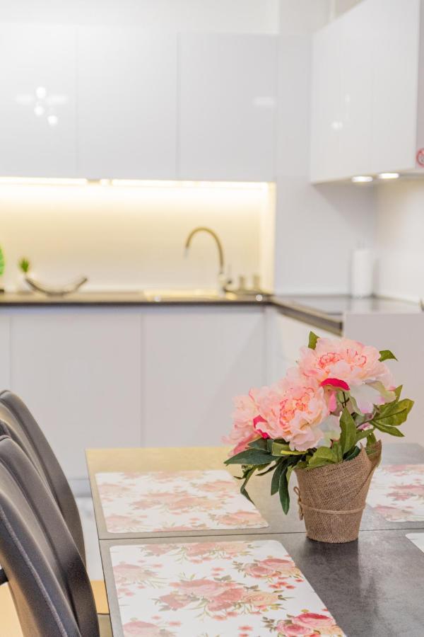 Apartamento Flexible Selfcheckins 42 - - Luxury - Garage Parking - Loggia - Brand New *
