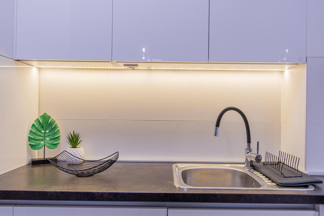 Apartamento Flexible Selfcheckins 42 - - Luxury - Garage Parking - Loggia - Brand New
